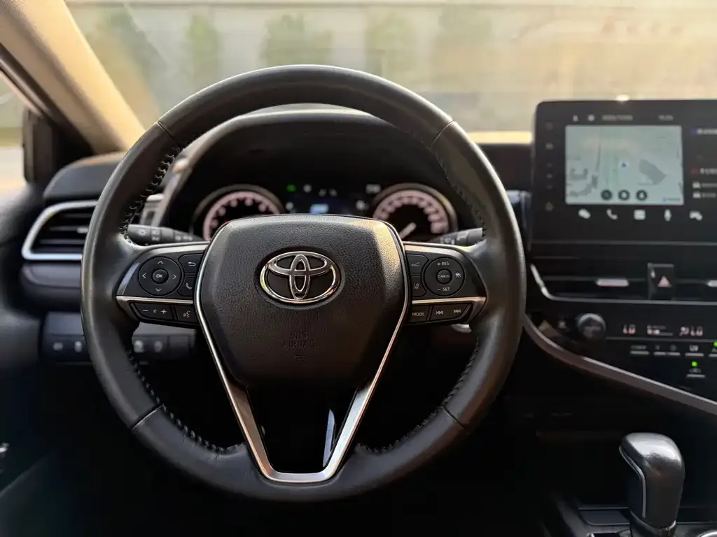 Toyota Camry — фото 10