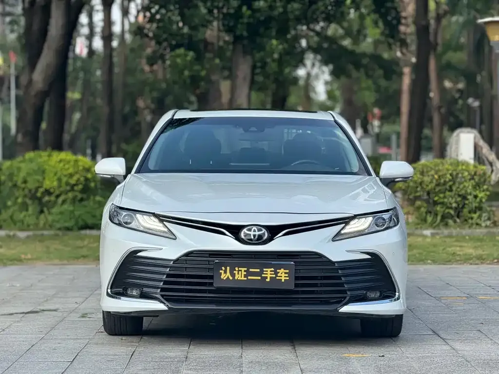 Toyota Camry — фото 2