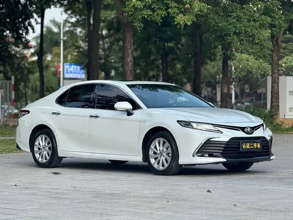 Toyota Camry — фото 3