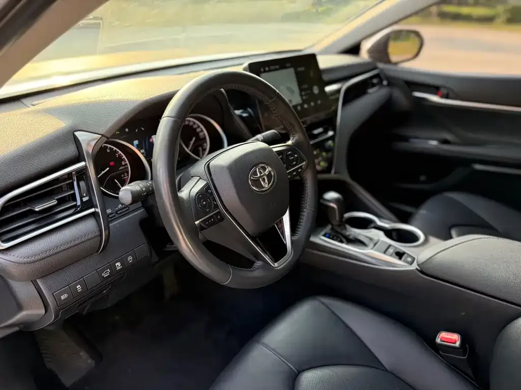 Toyota Camry — фото 5
