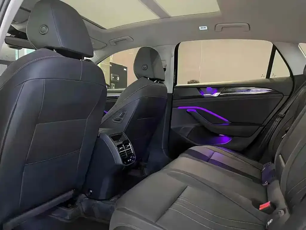 Volkswagen Magotan 2025 из CN, фото 6