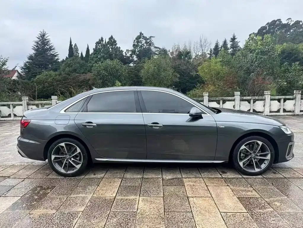 Audi A4L 2021 из CN, фото 10