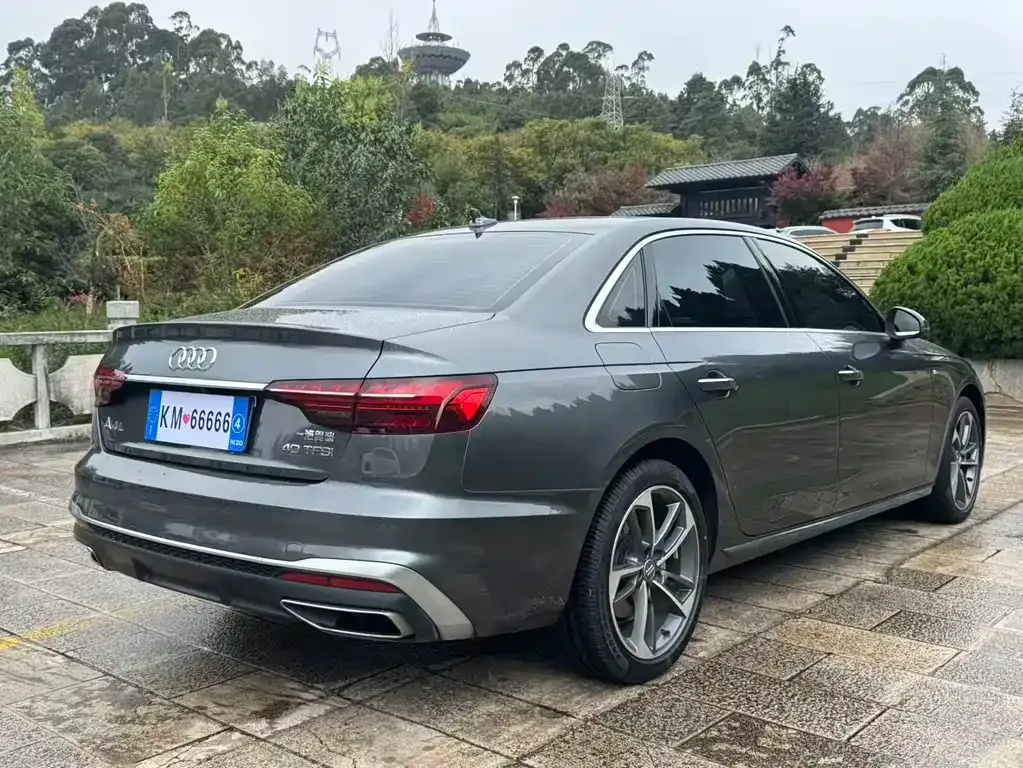 Audi A4L 2021 из CN, фото 8