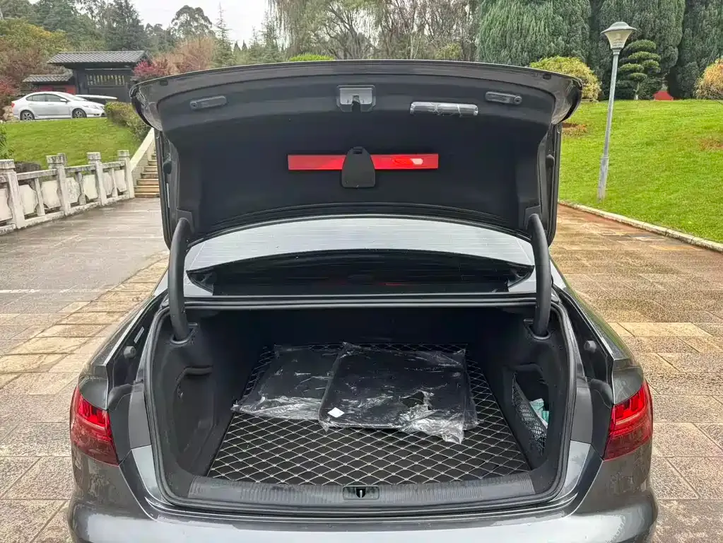 Audi A4L 2021 из CN, фото 9