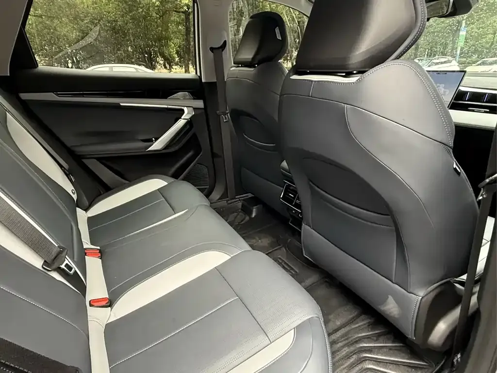 Geely Boyue L 2024 из CN, фото 10