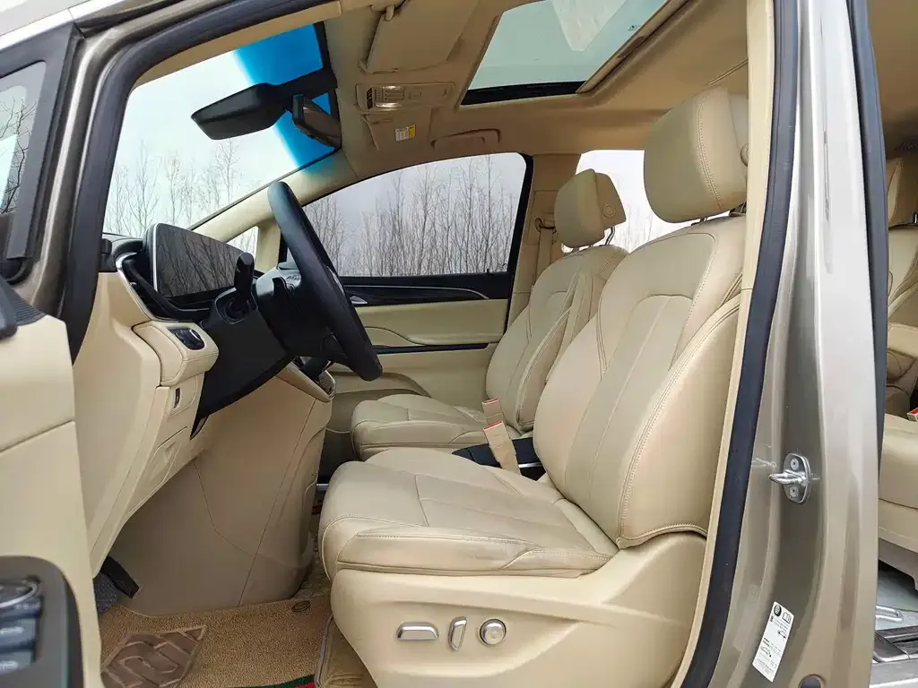 Buick GL8 2023 из CN, фото 9