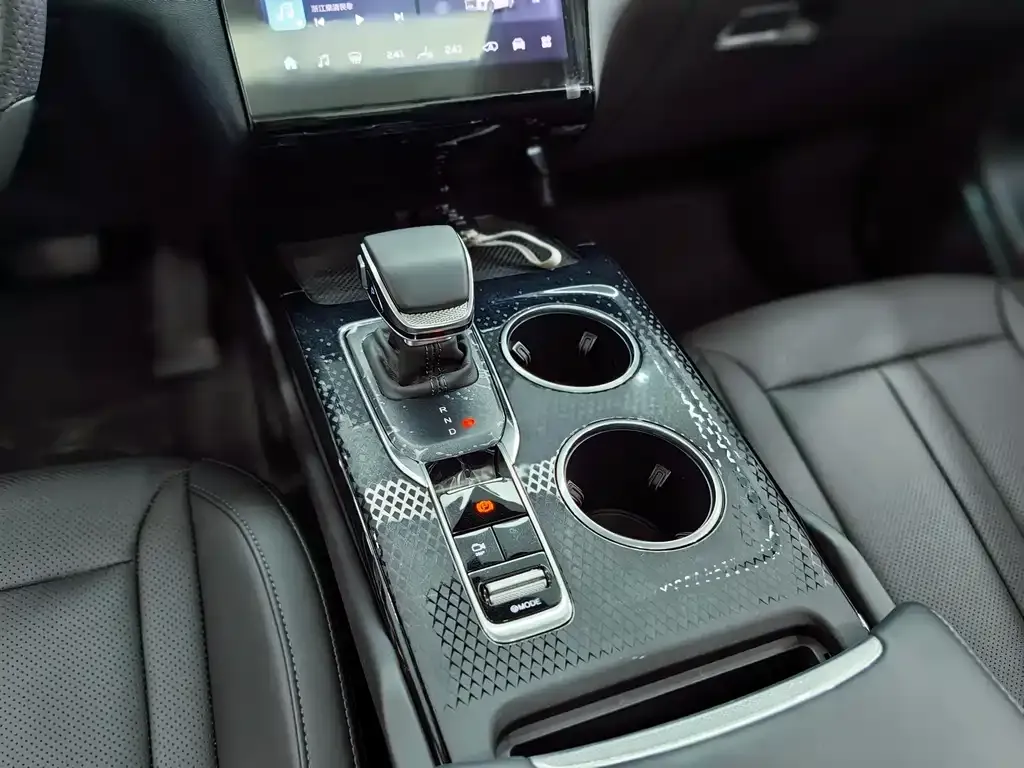 Hongqi HS3 PHEV 2024 из CN, фото 7