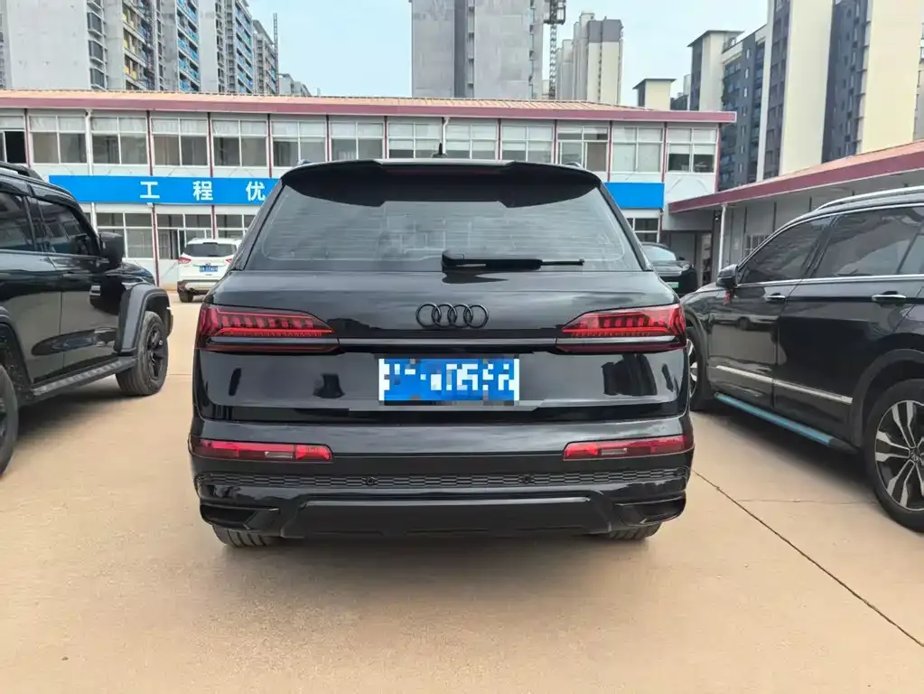 Audi Q7 2023 из CN, фото 4