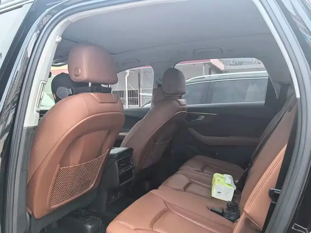 Audi Q7 2023 из CN, фото 5