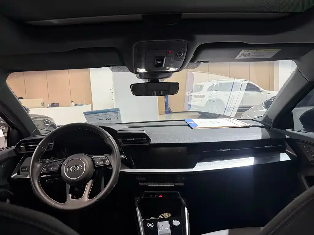 Audi A3 2023 из CN, фото 2