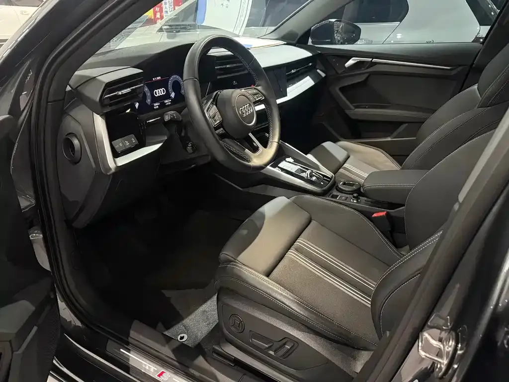 Audi A3 2023 из CN, фото 4