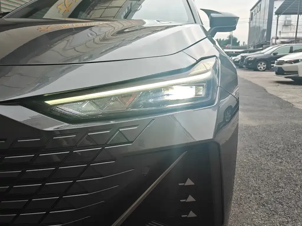 Changan UNI-V 2023 из CN, фото 4