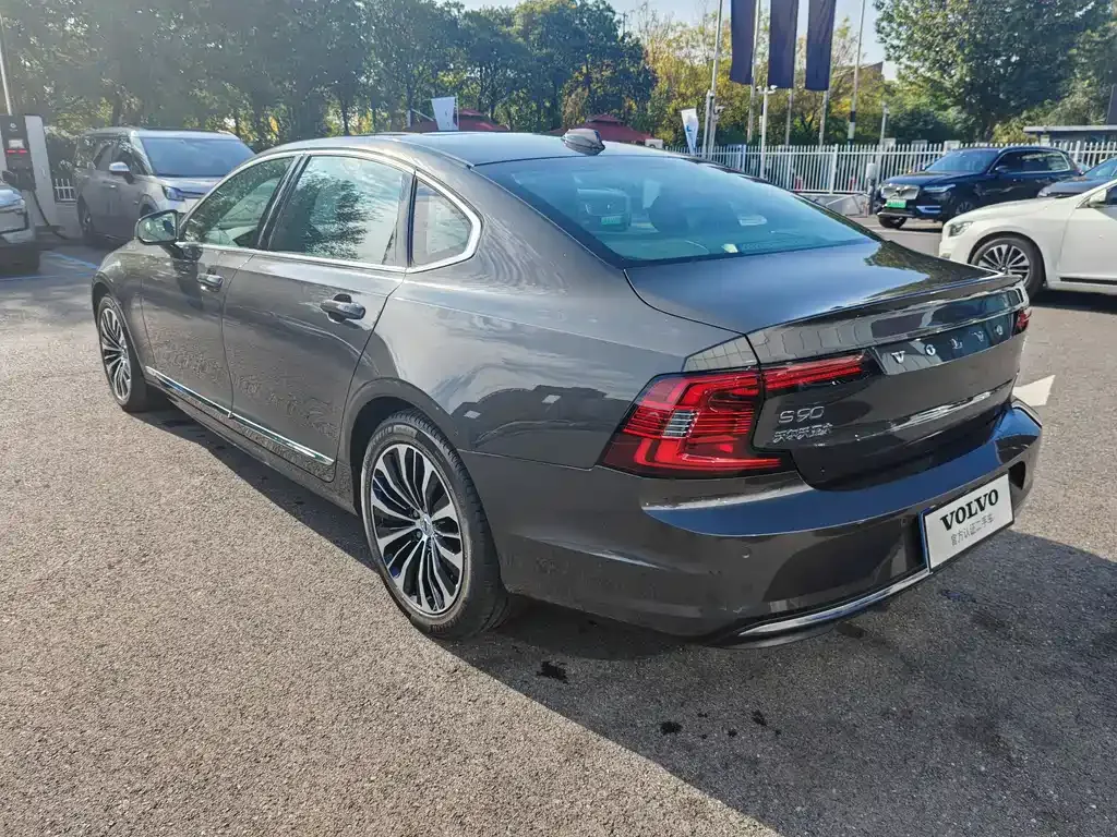 Volvo S90 — фото 9