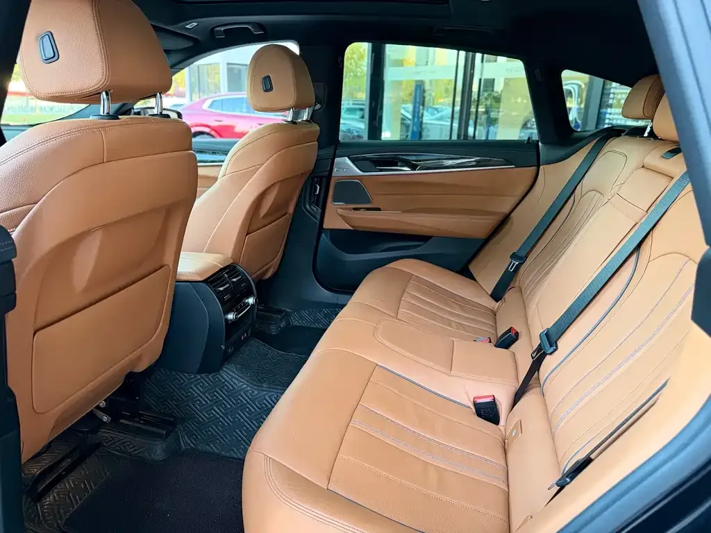BMW 6 Series GT 2023 из CN, фото 9