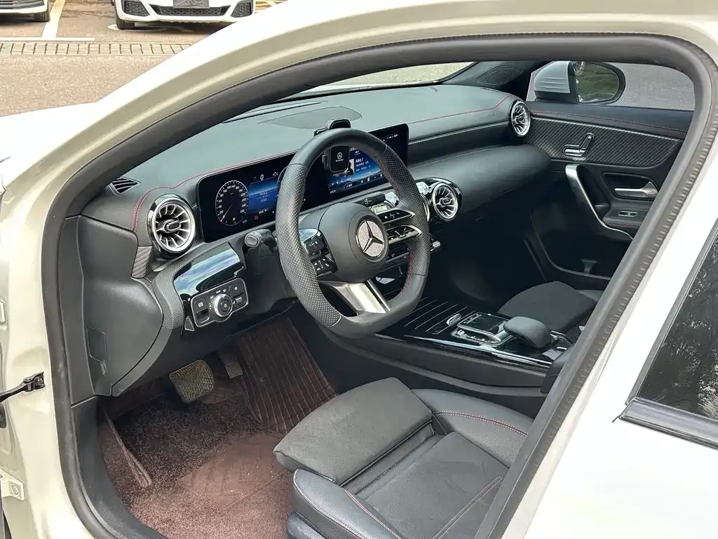 Mercedes-Benz A-Class 2024 из CN, фото 9