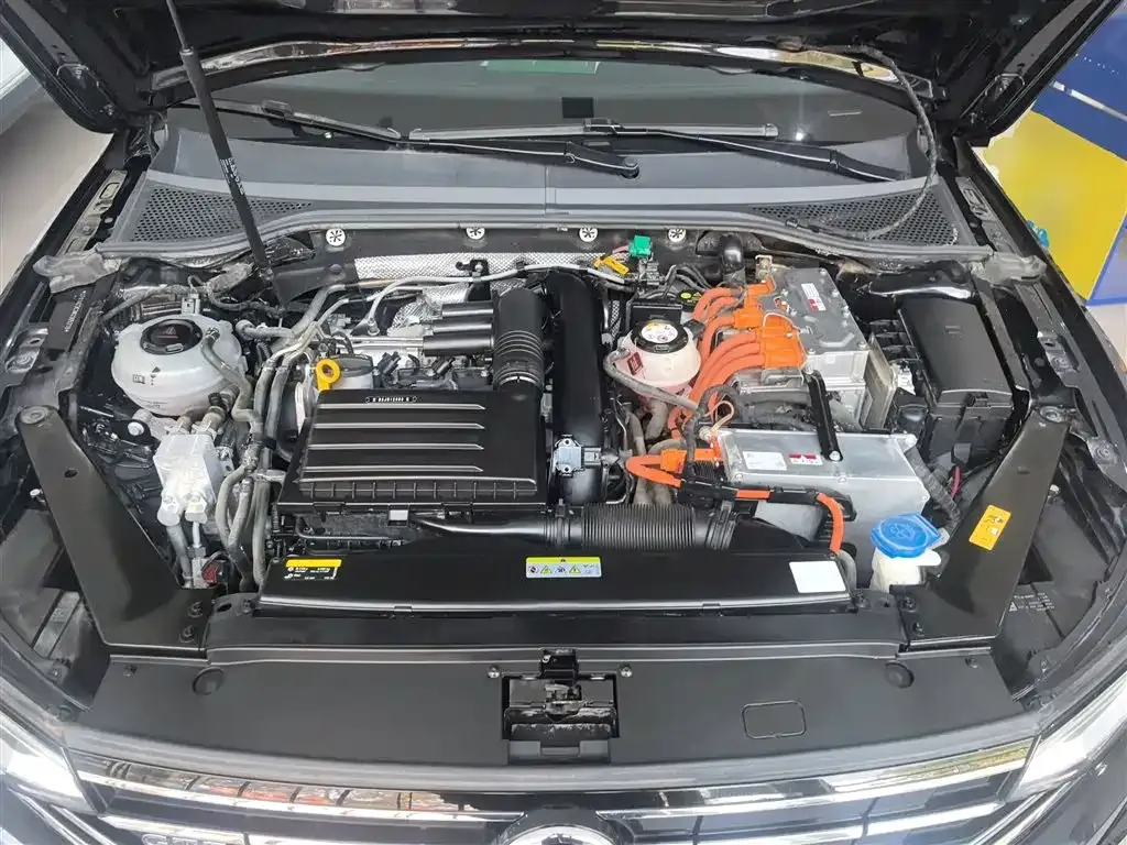 Volkswagen Magotan GTE PHEV 2022 из CN, фото 10