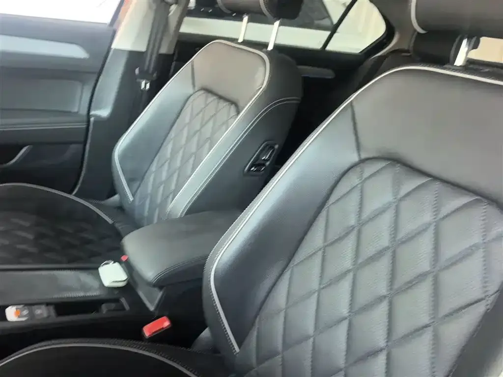 Volkswagen Magotan GTE PHEV 2022 из CN, фото 7