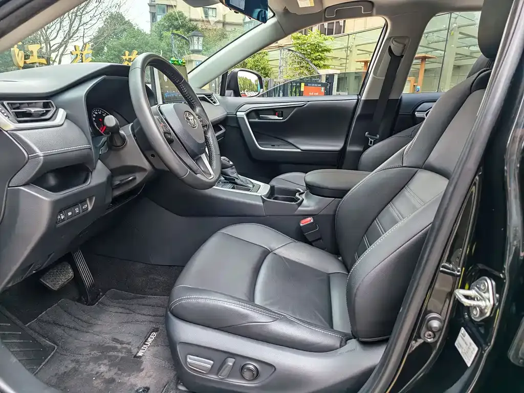 Toyota Wildlander 2021 из CN, фото 4