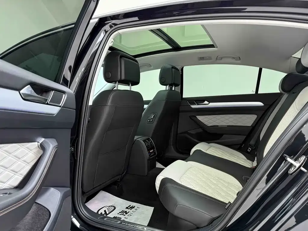 Volkswagen Magotan 2023 из CN, фото 8