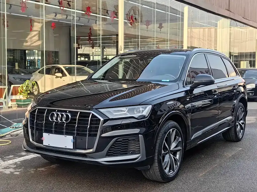 Audi Q7 — фото 1