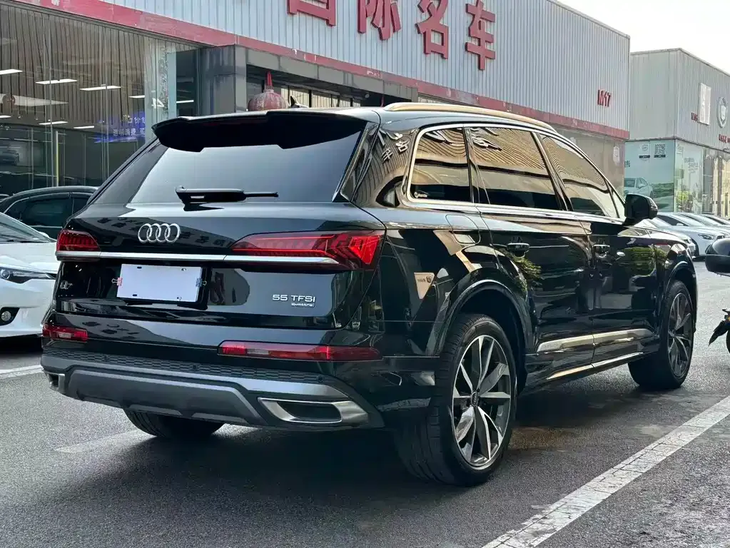 Audi Q7 — фото 10