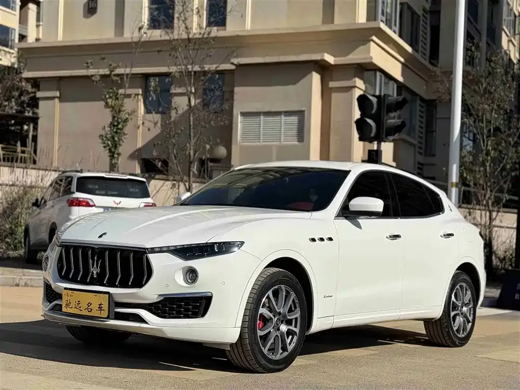 Maserati Levante — фото 1