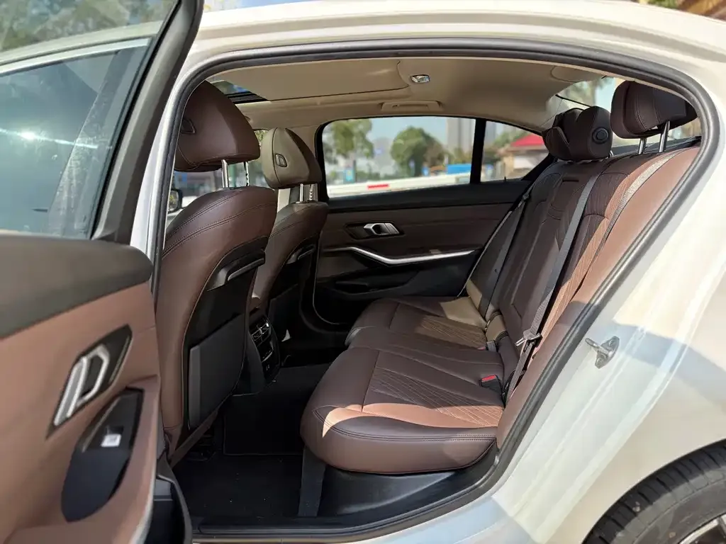 BMW 3 Series 2022 из CN, фото 6