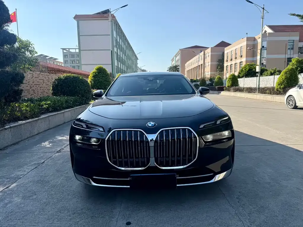 BMW 7 Series — фото 2