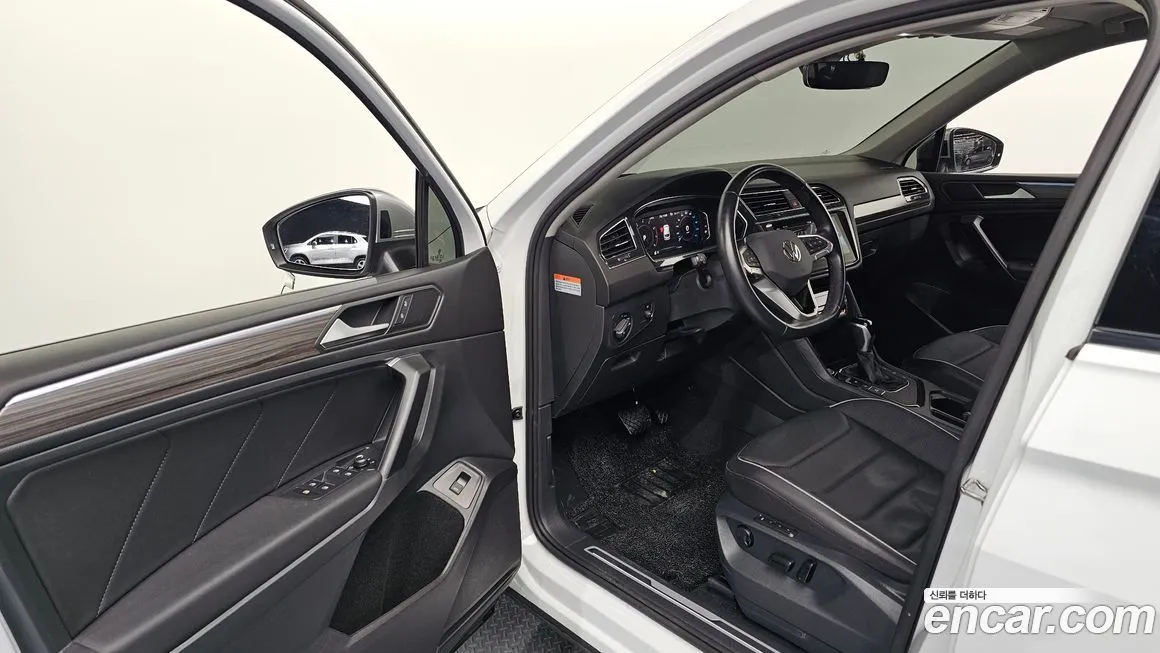 Volkswagen Tiguan — фото 10