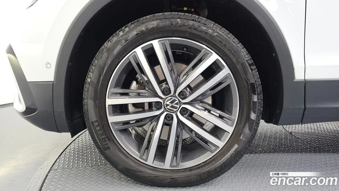 Volkswagen Tiguan — фото 5