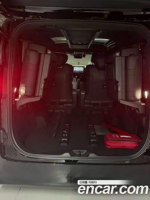 Toyota Alphard — фото 9