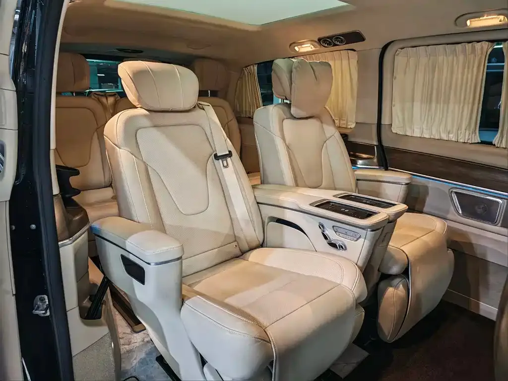 Mercedes-Benz V-Class 2023 из CN, фото 4