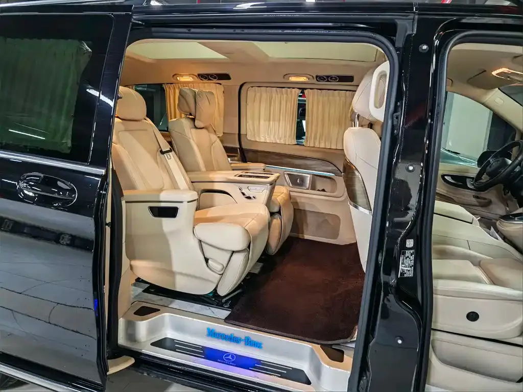 Mercedes-Benz V-Class 2023 из CN, фото 5