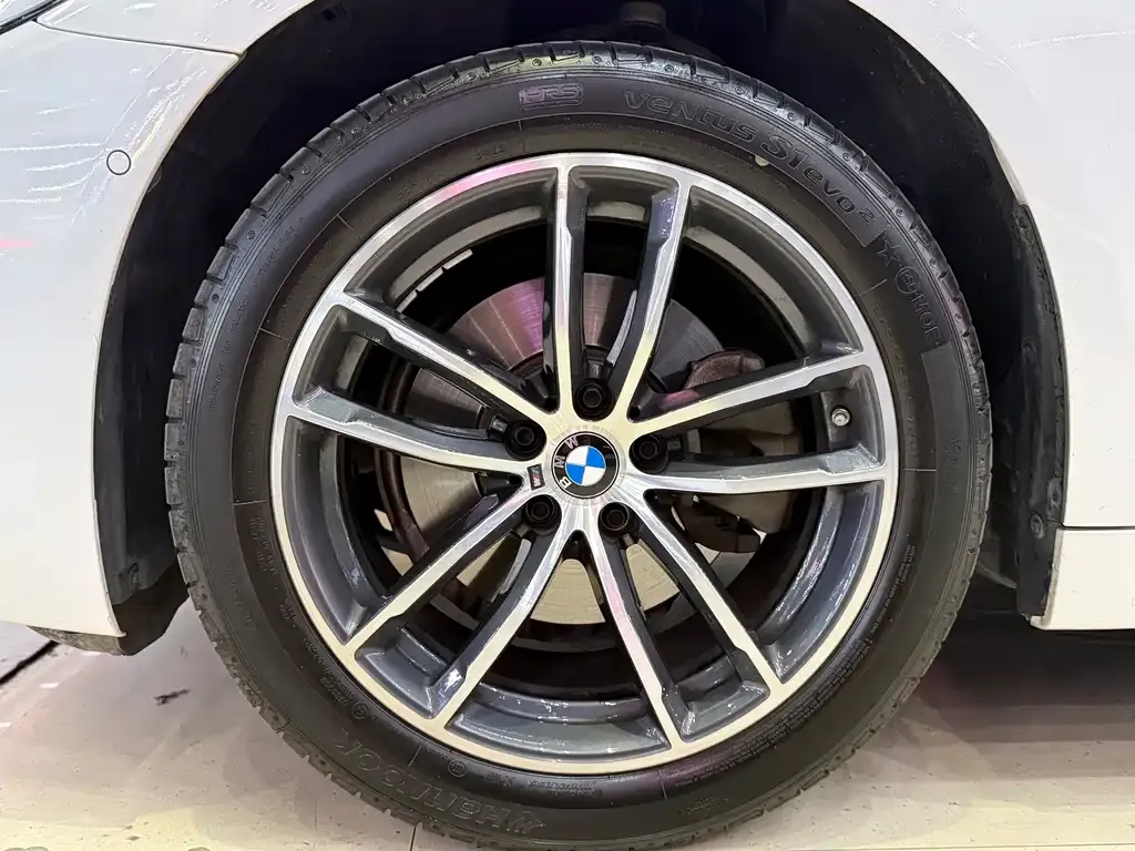 BMW 5 Series 2023 из CN, фото 8