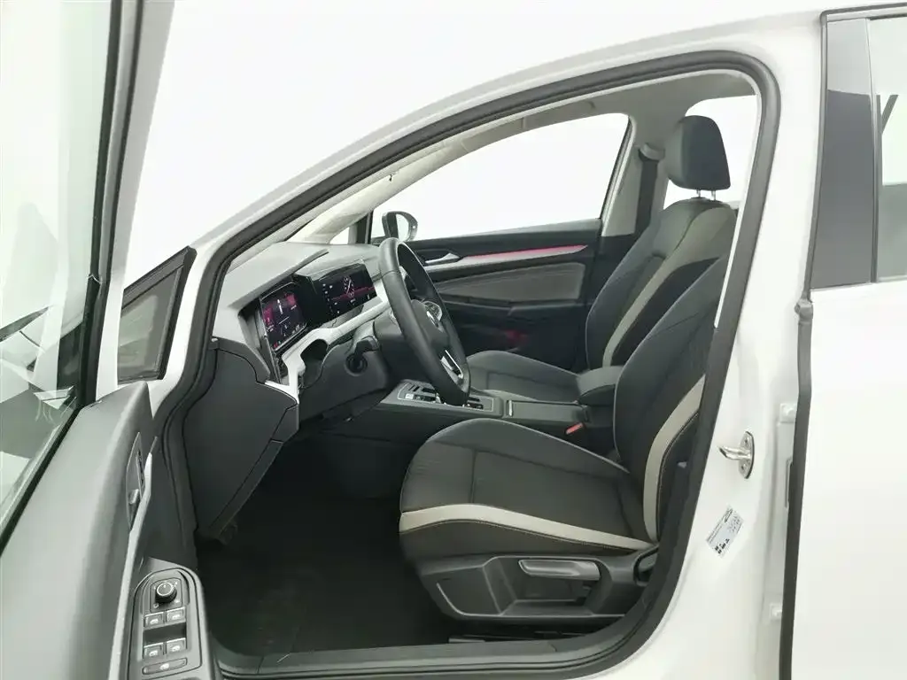 Volkswagen Golf 2023 из CN, фото 10