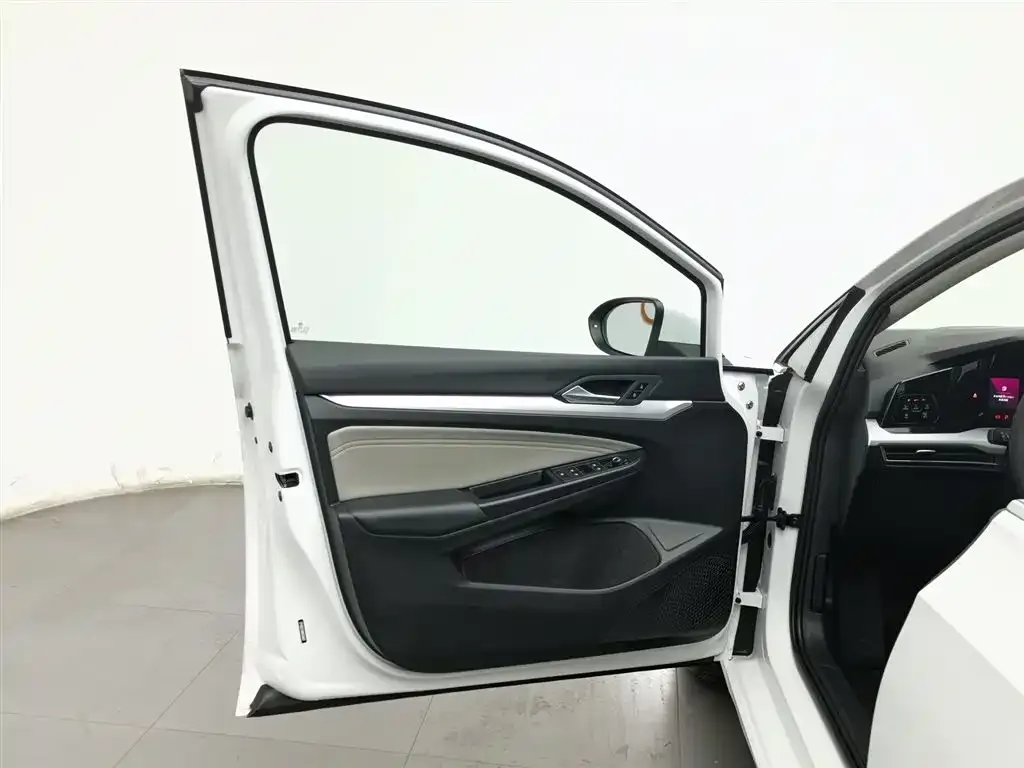 Volkswagen Golf 2023 из CN, фото 8