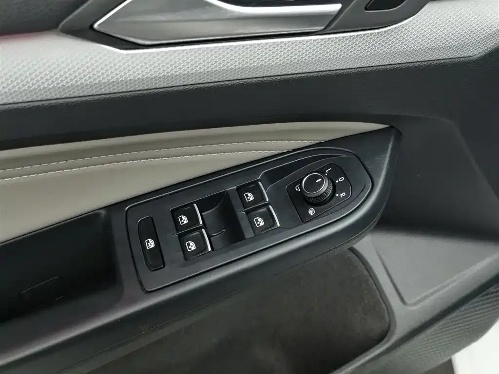 Volkswagen Golf 2023 из CN, фото 9