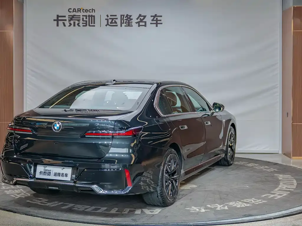 BMW 7 Series 2023 из CN, фото 2
