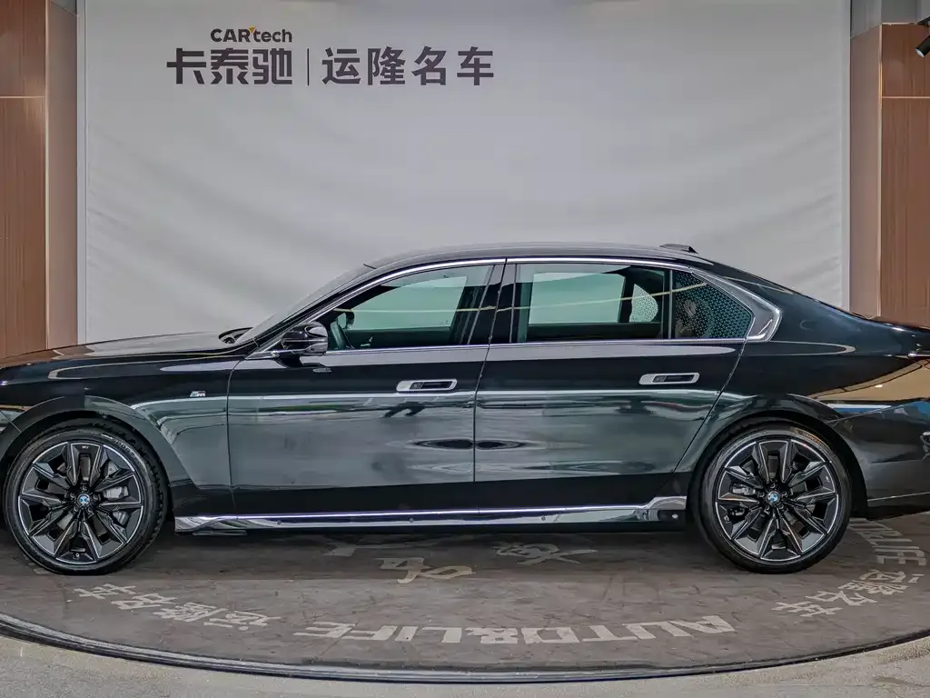 BMW 7 Series 2023 из CN, фото 3
