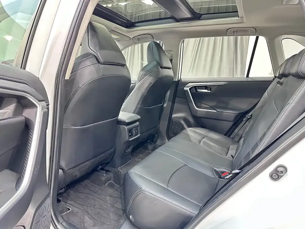 Toyota Wildlander 2023 из CN, фото 10