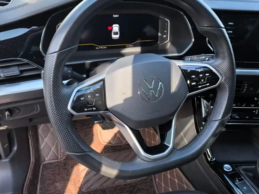 Volkswagen Passat — фото 7