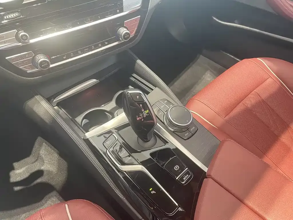 BMW 5 Series 2023 из CN, фото 9