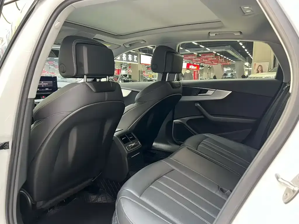 Audi A4L 2021 из CN, фото 6