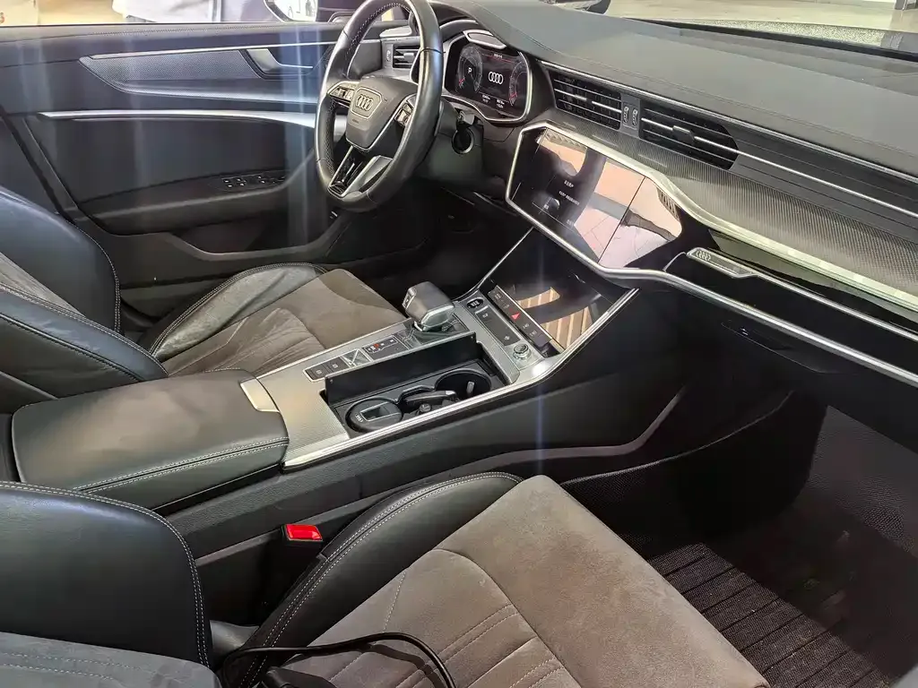Audi A6L 2022 из CN, фото 4
