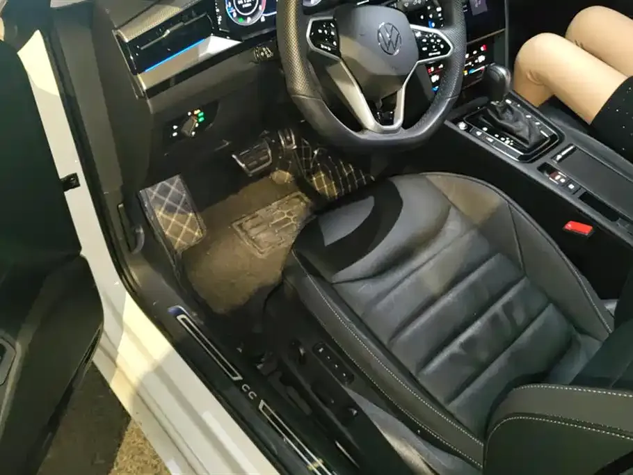 Volkswagen CC 2024 из CN, фото 9