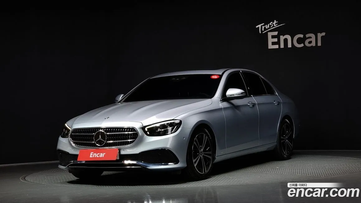 Mercedes-Benz E-Class — фото 1