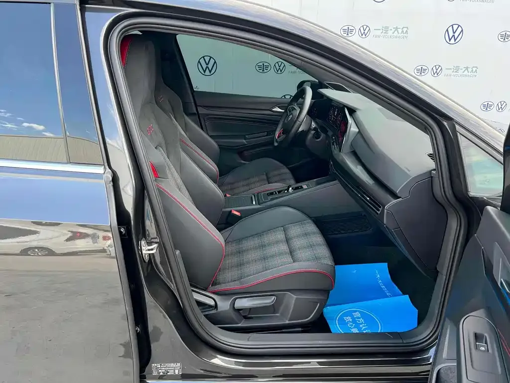 Volkswagen Golf GTI 2023 из CN, фото 4