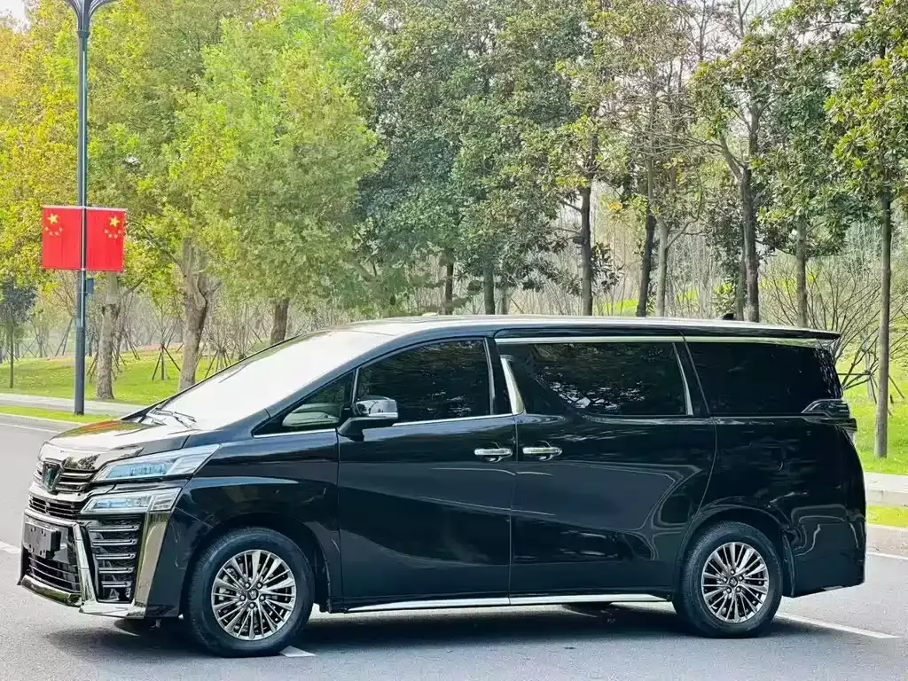 Toyota Vellfire 2022 из CN, фото 1