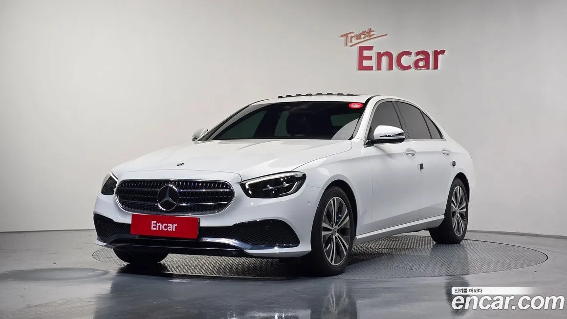 Mercedes-Benz E-Class — фото 1