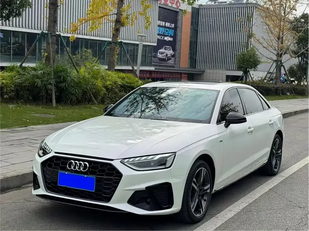 Audi A4L 2022 из CN, фото 1